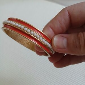 Banana Republic Coral Caribbian Dream bangle bracelet,opens, 3' diam, mint